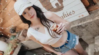 人氣咖啡館的美人老闆娘33歲D罩杯真乳被抽插直到射精