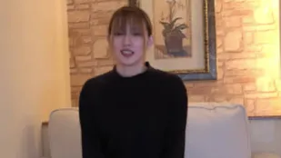 FC2PPV-4047376 那張明星般美麗的臉蛋上沾滿了老男人的精液