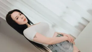 被我巧手摸到就興奮起來的妳才壞呢用黏糊糊的揉搓手交來誘惑男性勃起的性慾熟女
