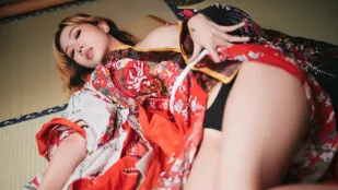 麗露Leelo 絕美新人！和服滑落爆出頂級美乳 全裸情色互動