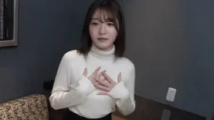 FC2PPV-4640917 精通多國語言且愛好旅行的白皙苗條女大學生