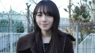 FC2PPV-3183031 車內性愛大陰蒂美少女的陰部被膠帶和振動器張開潮吹