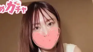 FC2PPV-4673945 她是一名剛入學的大學生按摩女郎