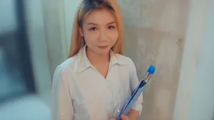 XV003 保險女業務用騷逼換業績 梁冪