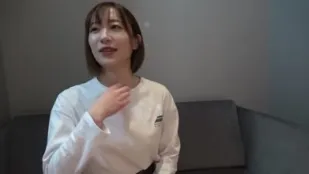 FC2PPV-3211715 可愛的本地女孩精液滴落在她敏感的屁股上