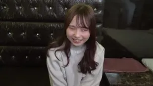 FC2PPV-3255059 容易被說服的害羞女孩
