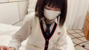 FC2PPV-4598225 嬌小小惡魔一插入就變身成欲女
