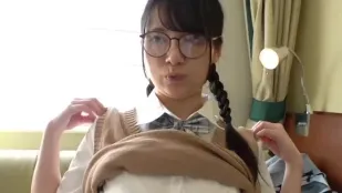 FC2PPV-4323016 巨乳眼鏡娘優等生動制亂入高潮痙