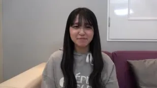 FC2PPV-4692690 擅長撒嬌迷惑年長男人的少女將大量精液注入敏感的身體