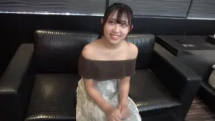 FC2PPV-4486549 為了成為偶像的美女露臉登場