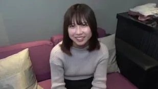 FC2PPV-4465742 有點樸素認真女孩あゆみ醬長美腿健康圓臀
