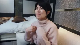 FC2PPV-4288477 巨乳短髮