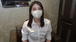FC2PPV-3080110 身材苗條的大眼睛職場女性