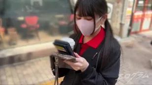 FC2PPV-2934595 東京遊戲中心打工的偶像臉女大學生