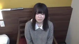 FC2PPV-2859283 與身材嬌小緊張的素人美女進行純粹的性愛