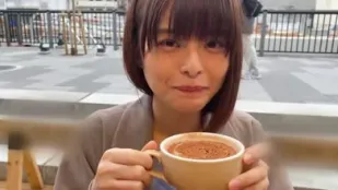 FC2PPV-1847794 在東京一家知名書店工作的短髮黑髮美女