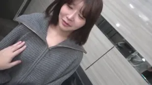 FC2PPV-4807166 一位久未與男人親近的美麗OL