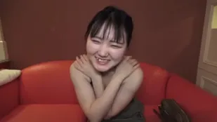 FC2PPV-1720351 在大公司上班的嚴肅清純女孩