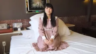 FC2PPV-4577136 連我也能拍情色寫真嗎痘痘肌的自卑