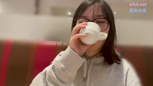 FC2PPV-4846759 文學系書呆子女生